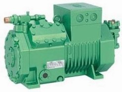 �ȝɠ��˽ǻ������s�C